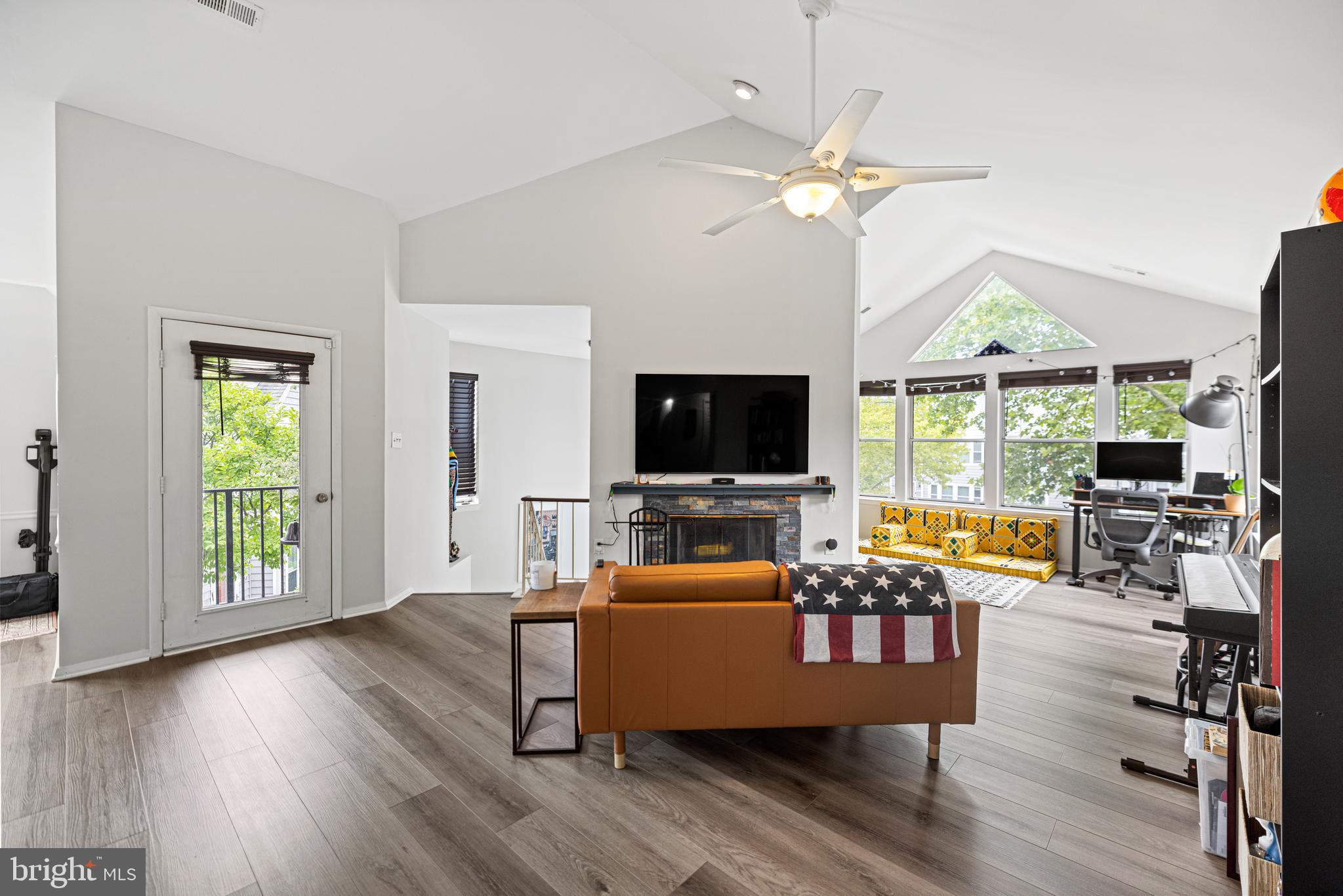 7738 Mayfair Cir