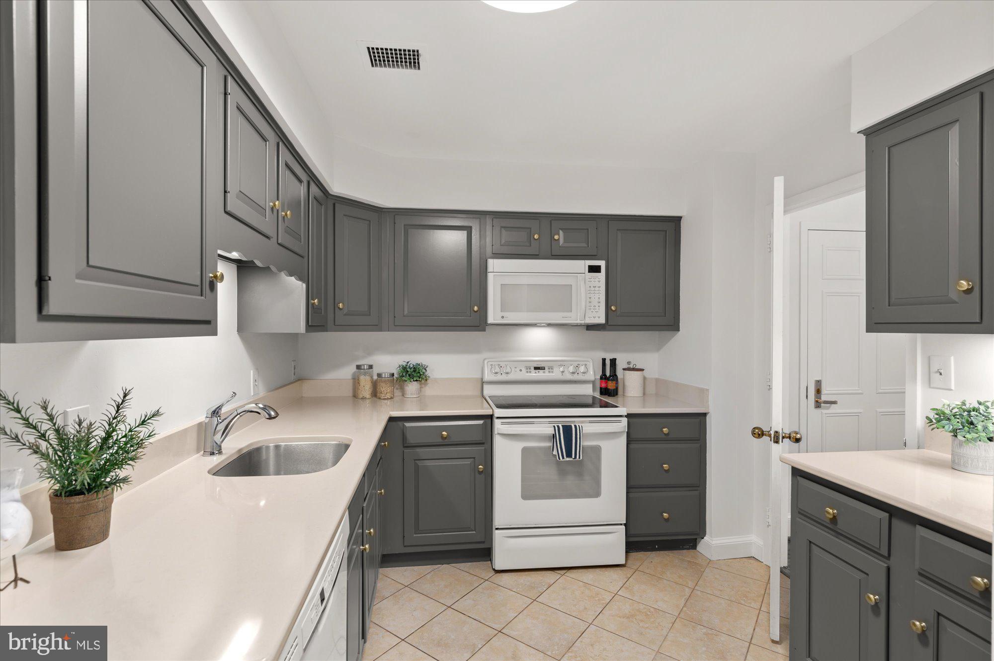 8101 Connecticut Avenue Unit: N106