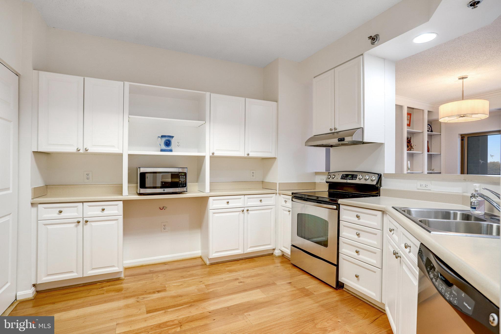 3005 S Leisure World Blvd #809