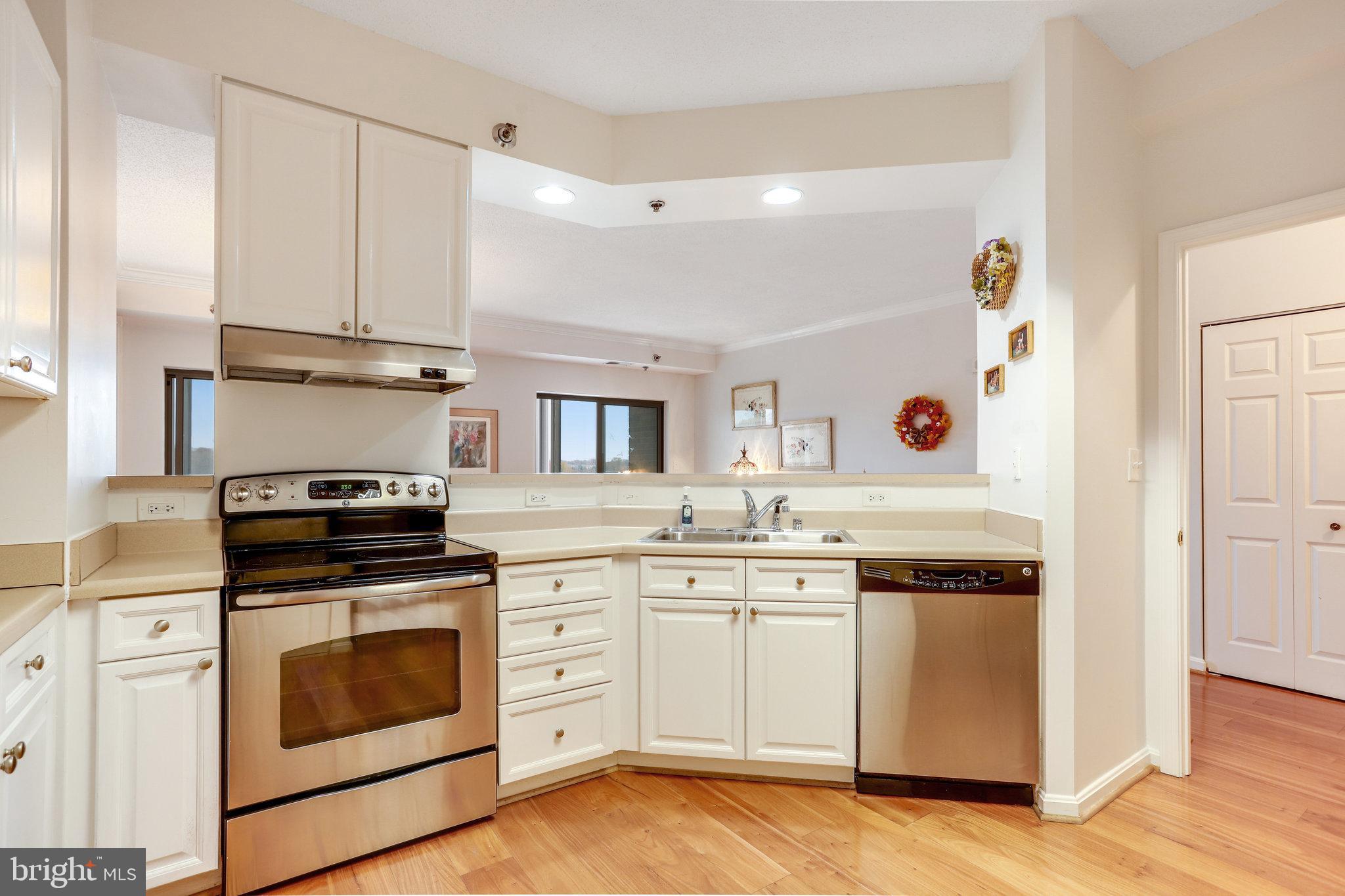 3005 S Leisure World Blvd #809
