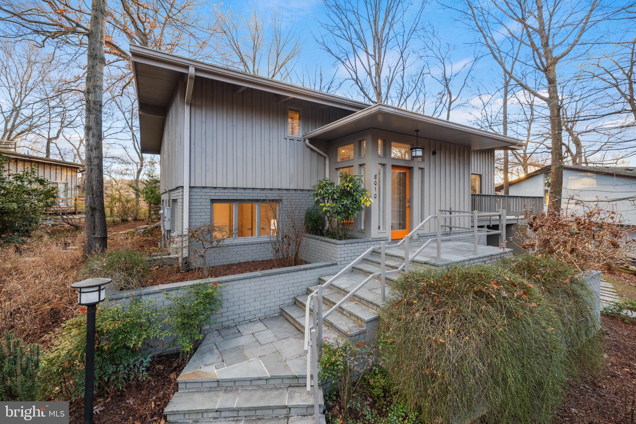 8010 Riverside DRIVE