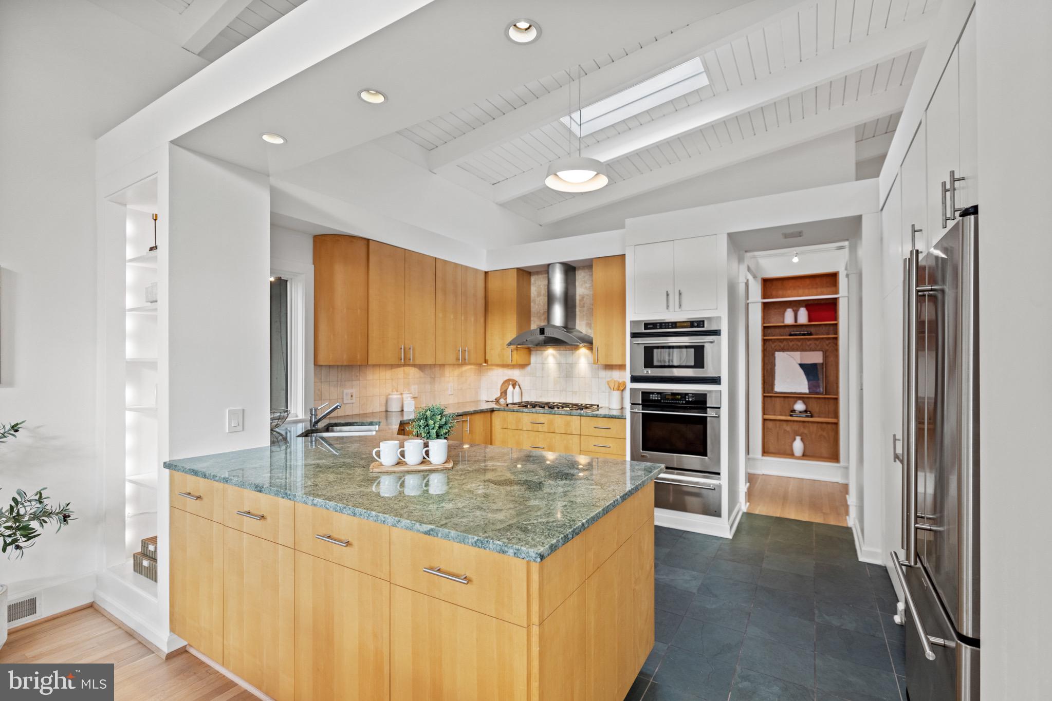 8010 Riverside DRIVE