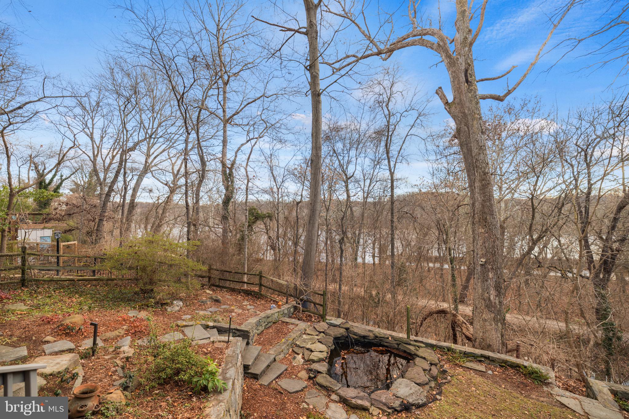 8010 Riverside DRIVE