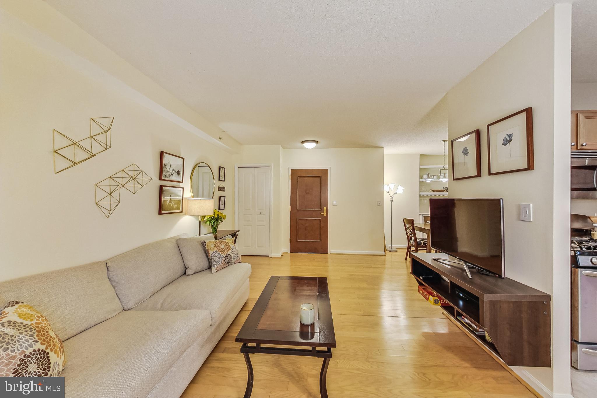 7111 Woodmont #818