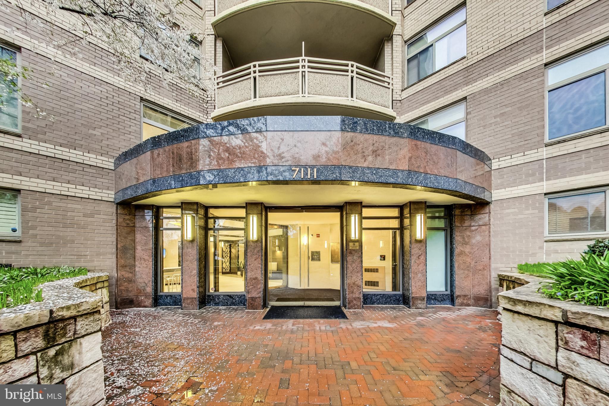 7111 Woodmont #818