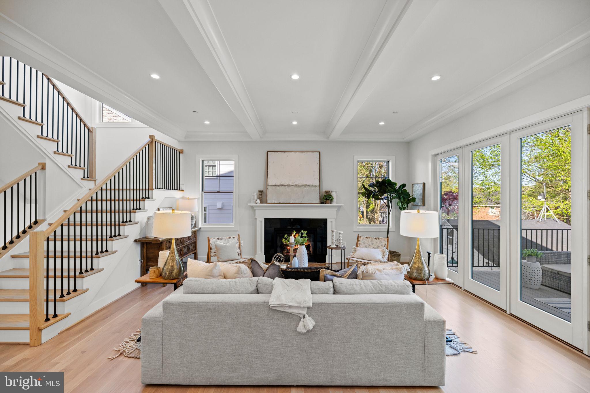 5132 Newport Ave