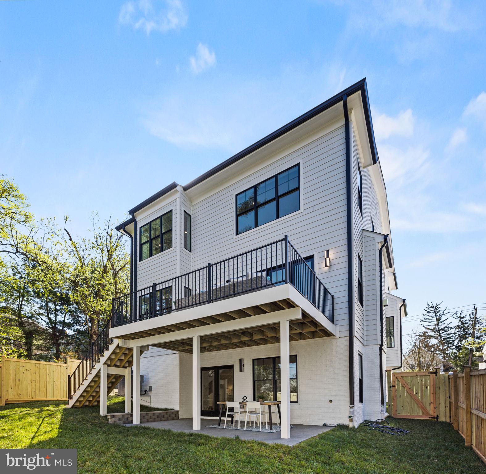 5132 Newport Ave