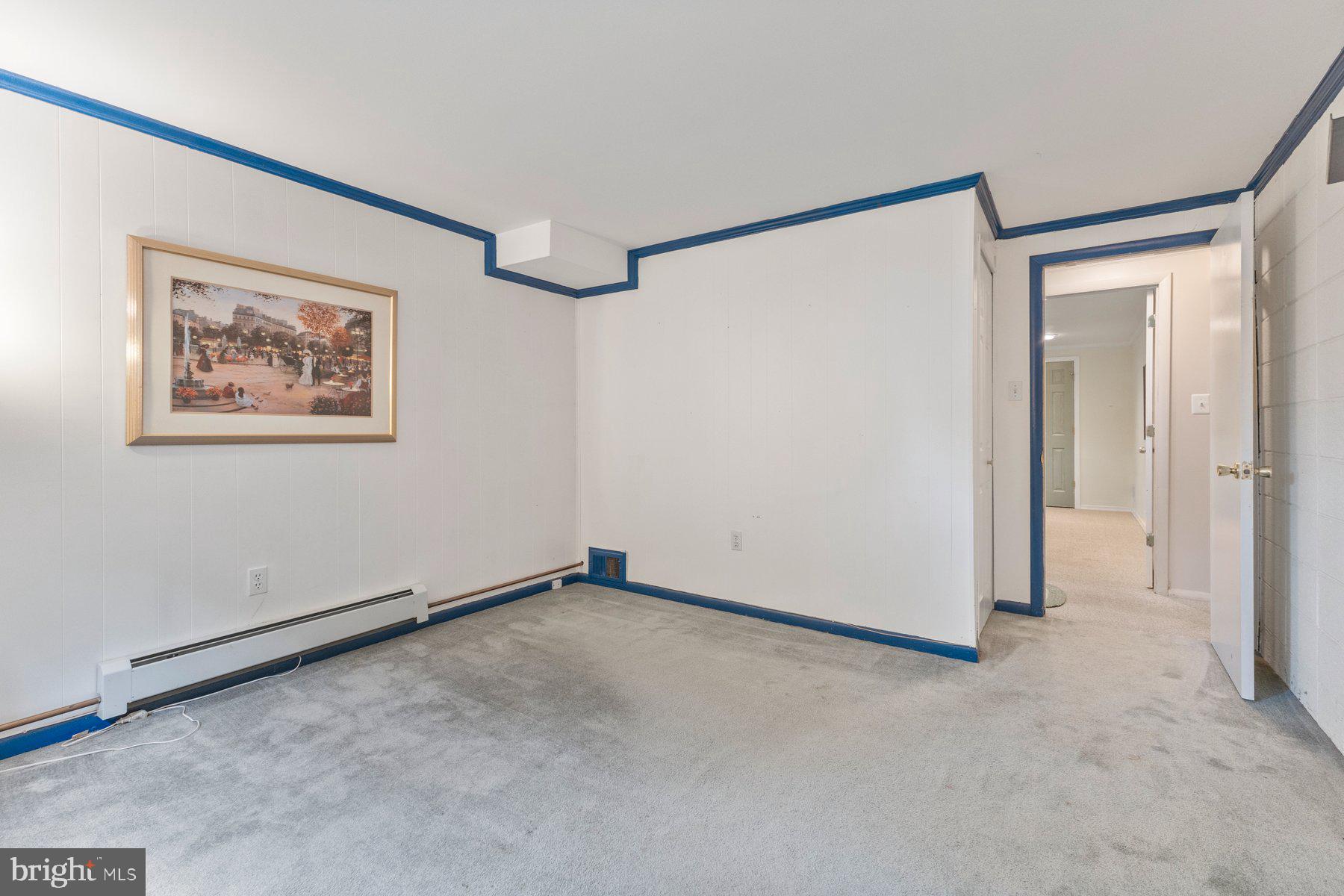13725 Lionel Ln