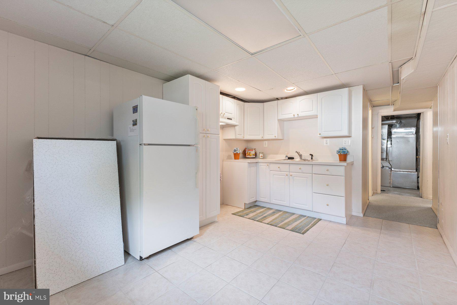 13725 Lionel Ln