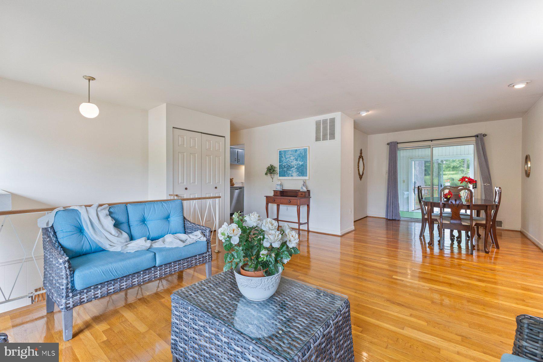 13725 Lionel Ln