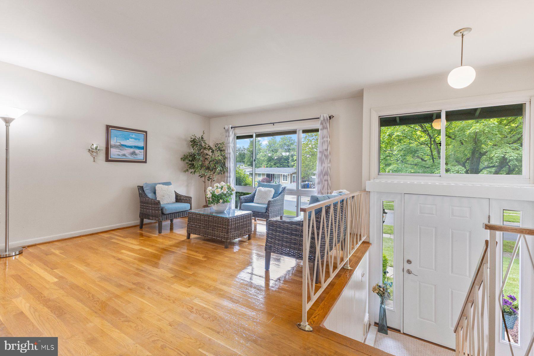 13725 Lionel Ln