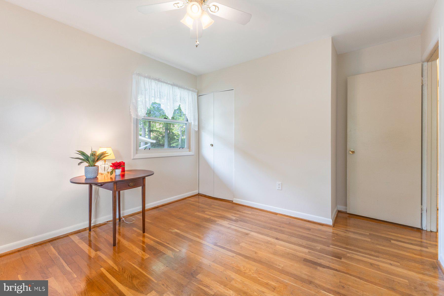 13725 Lionel Ln