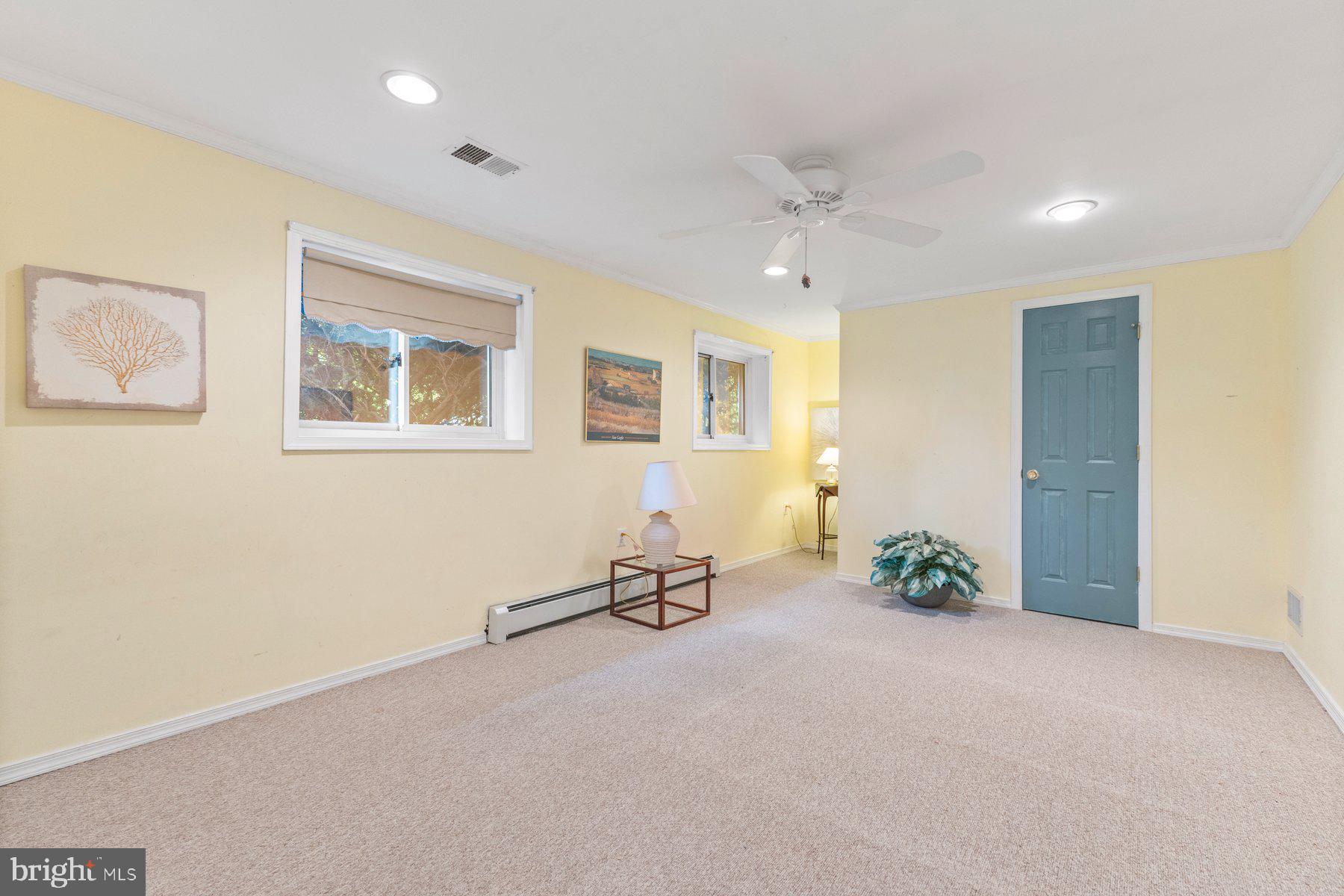 13725 Lionel Ln