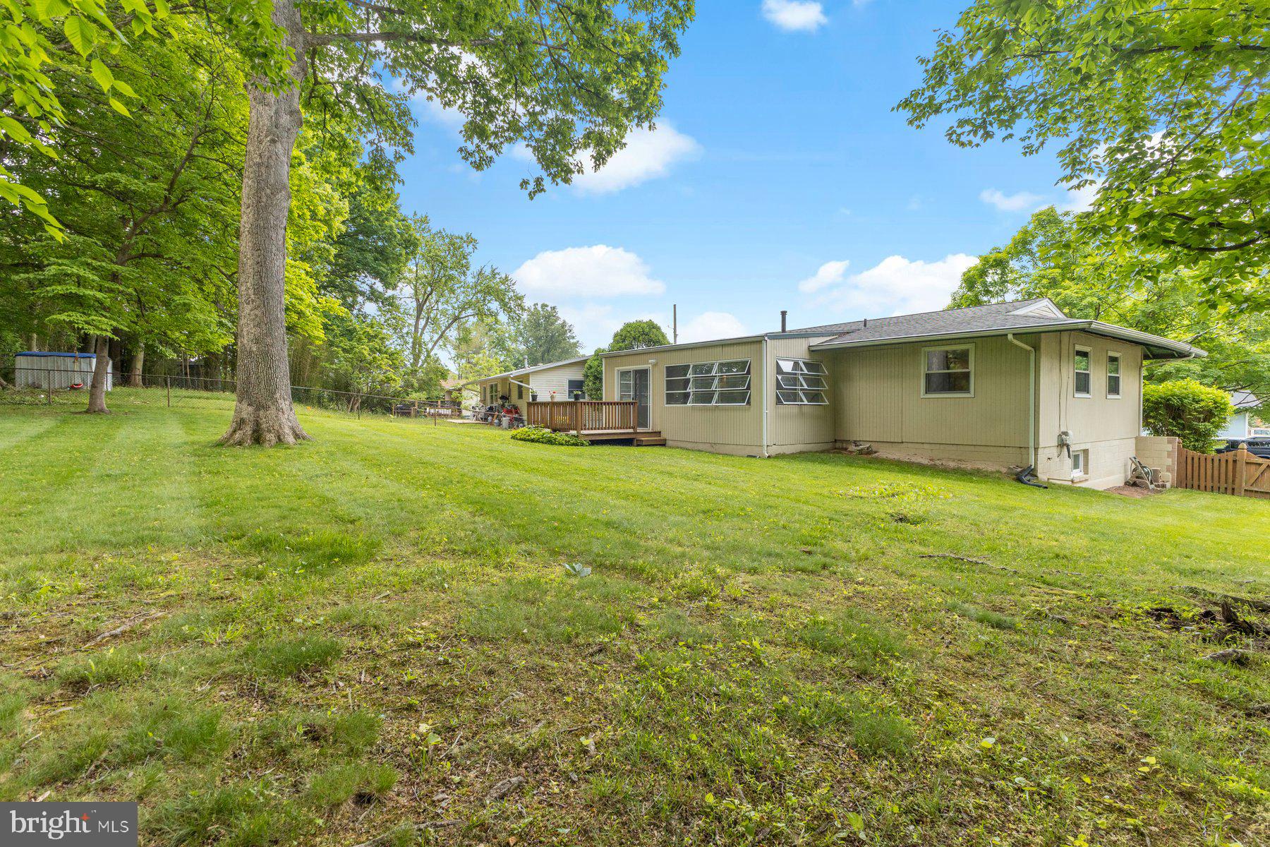13725 Lionel Ln