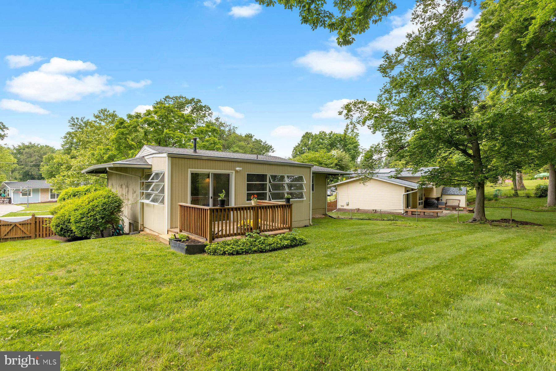 13725 Lionel Ln