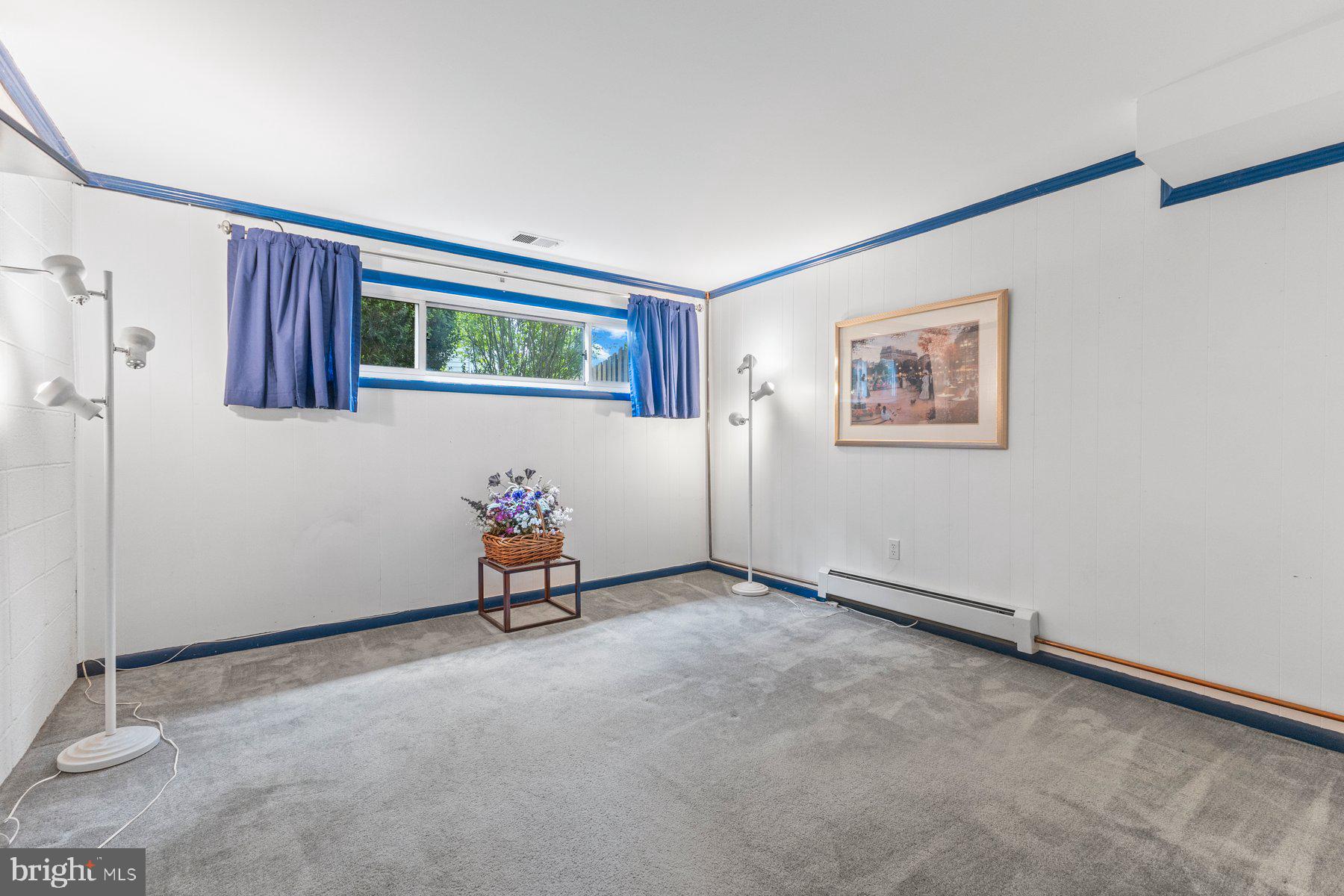 13725 Lionel Ln