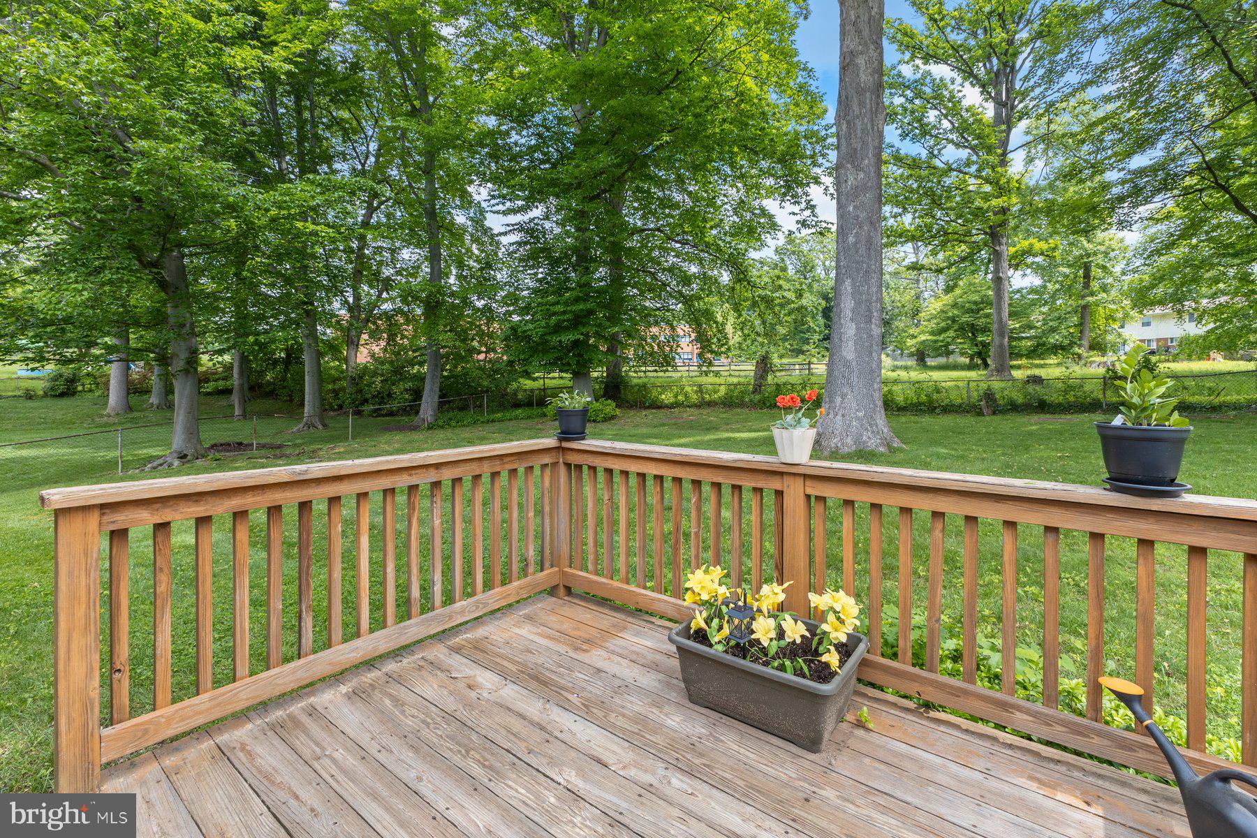 13725 Lionel Ln