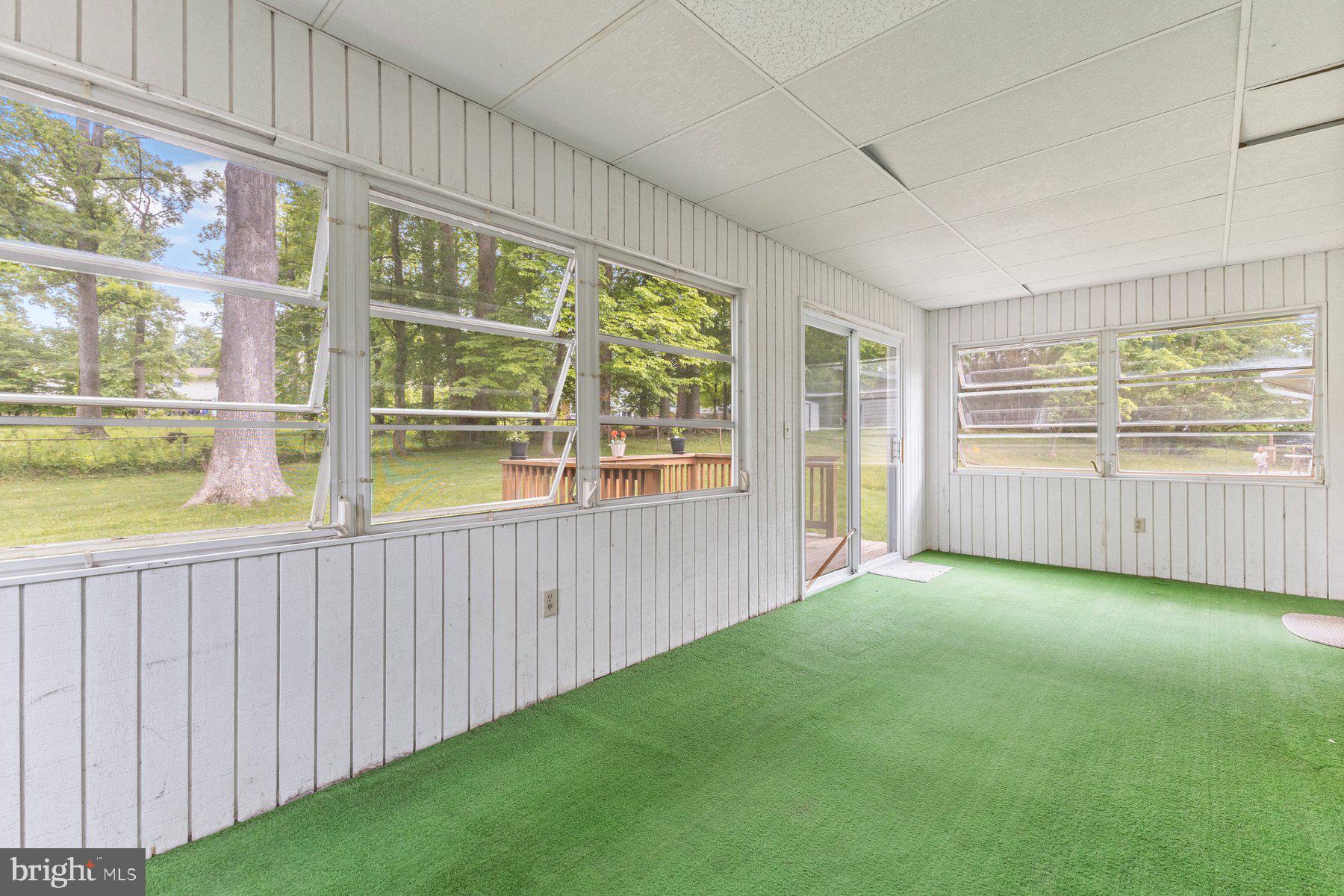 13725 Lionel Ln