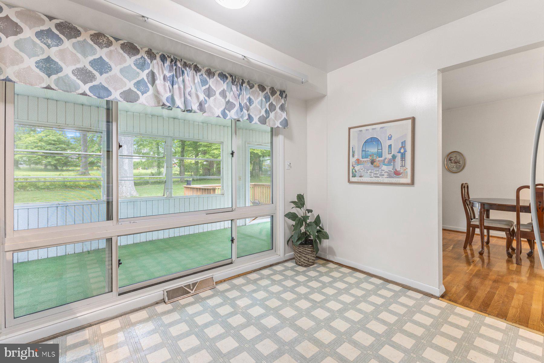 13725 Lionel Ln