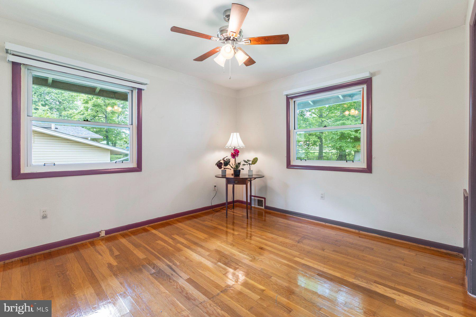 13725 Lionel Ln