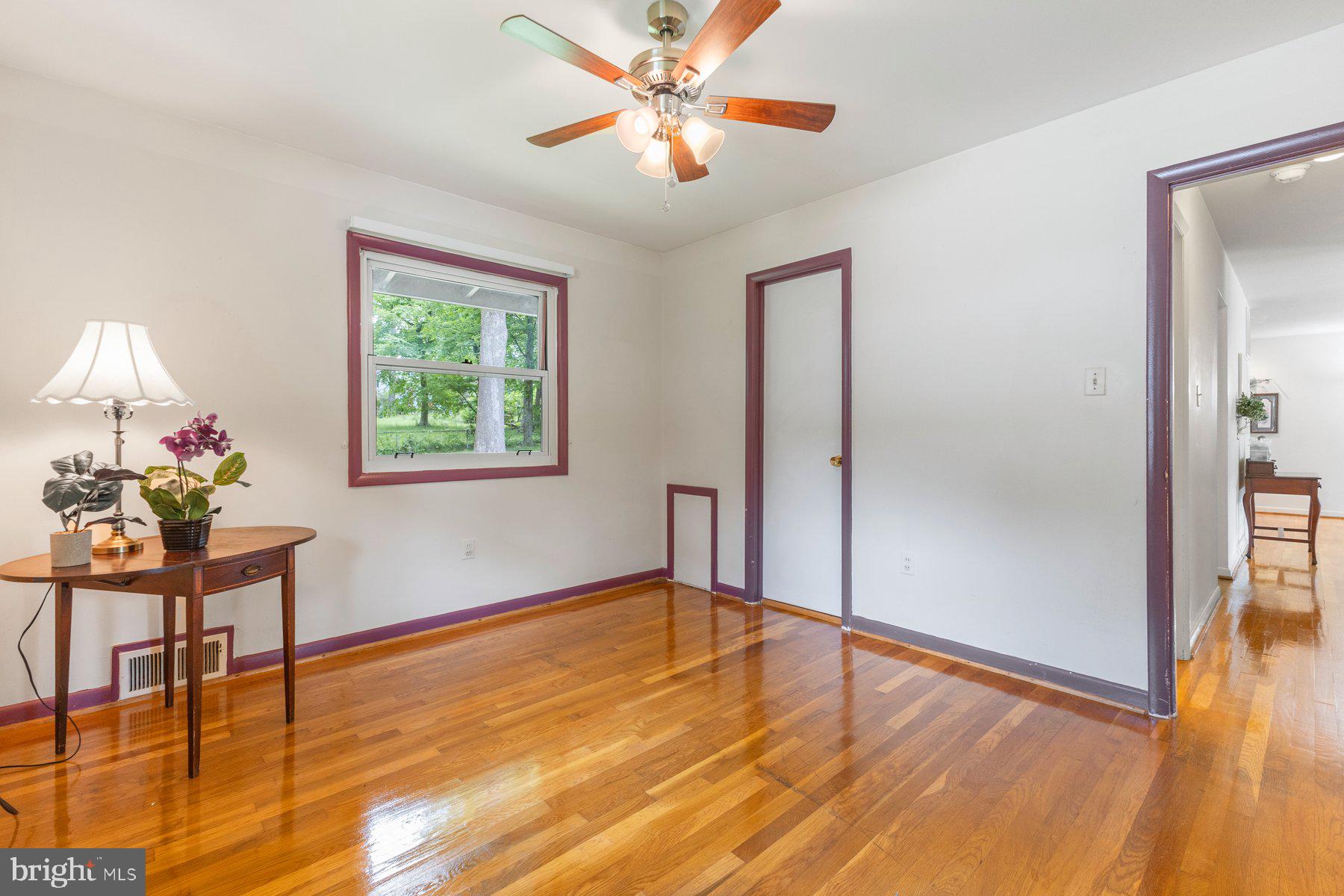 13725 Lionel Ln