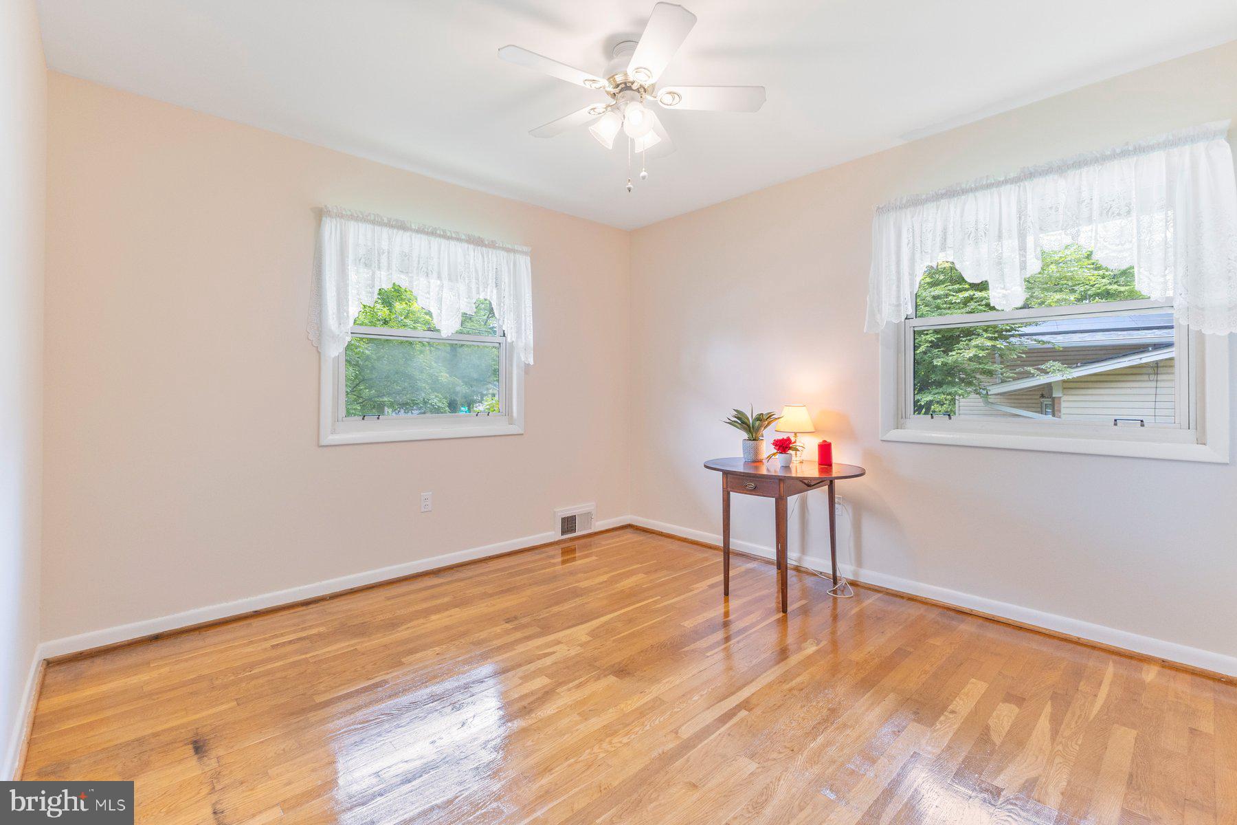 13725 Lionel Ln
