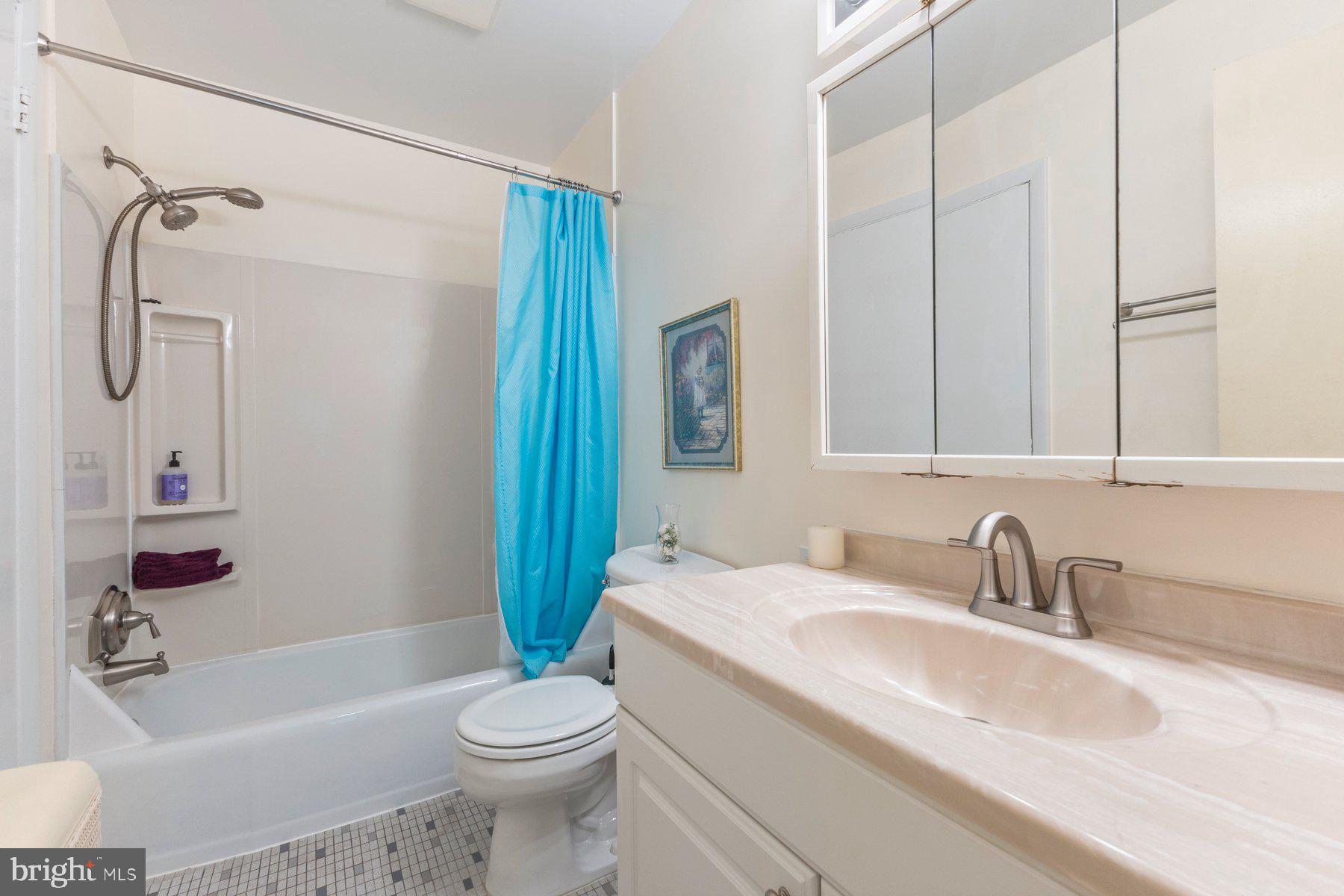 13725 Lionel Ln