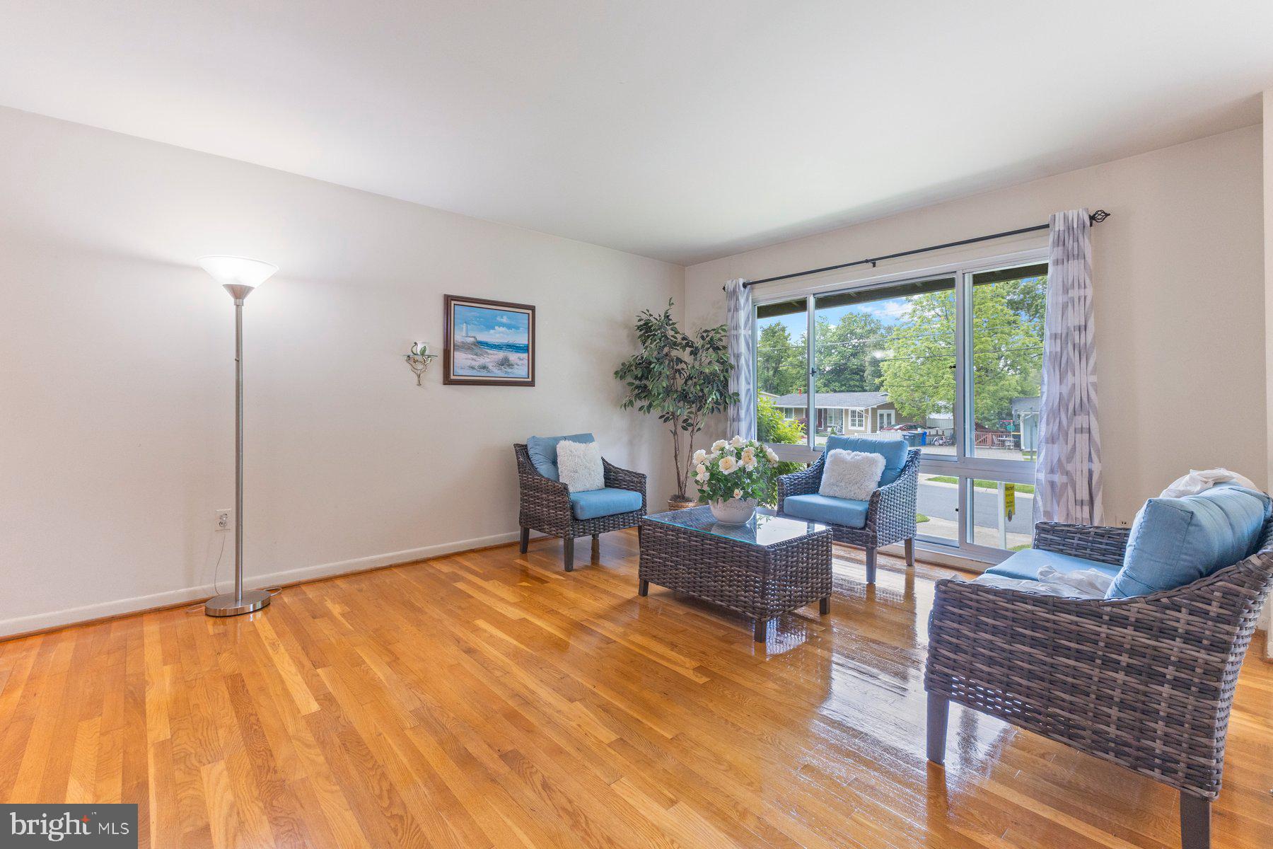 13725 Lionel Ln