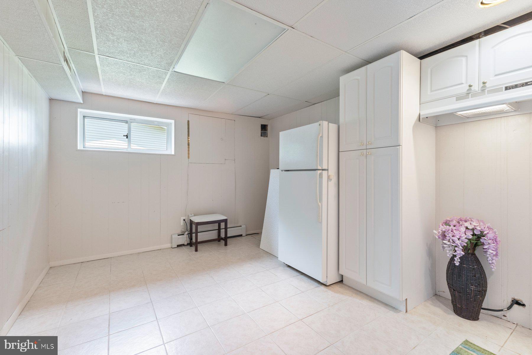 13725 Lionel Ln