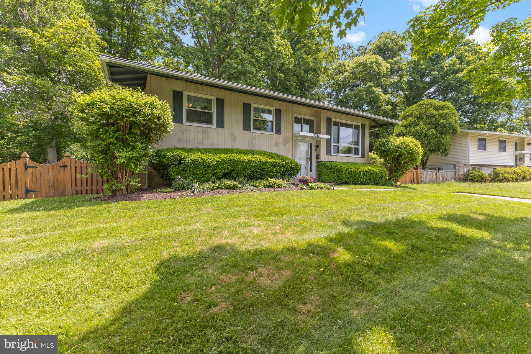 13725 Lionel Ln
