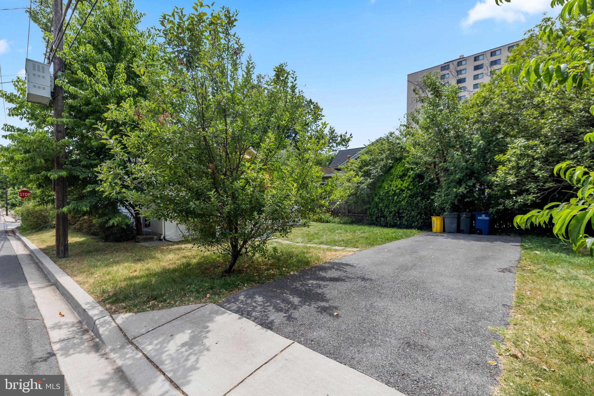 801 Thayer Ave