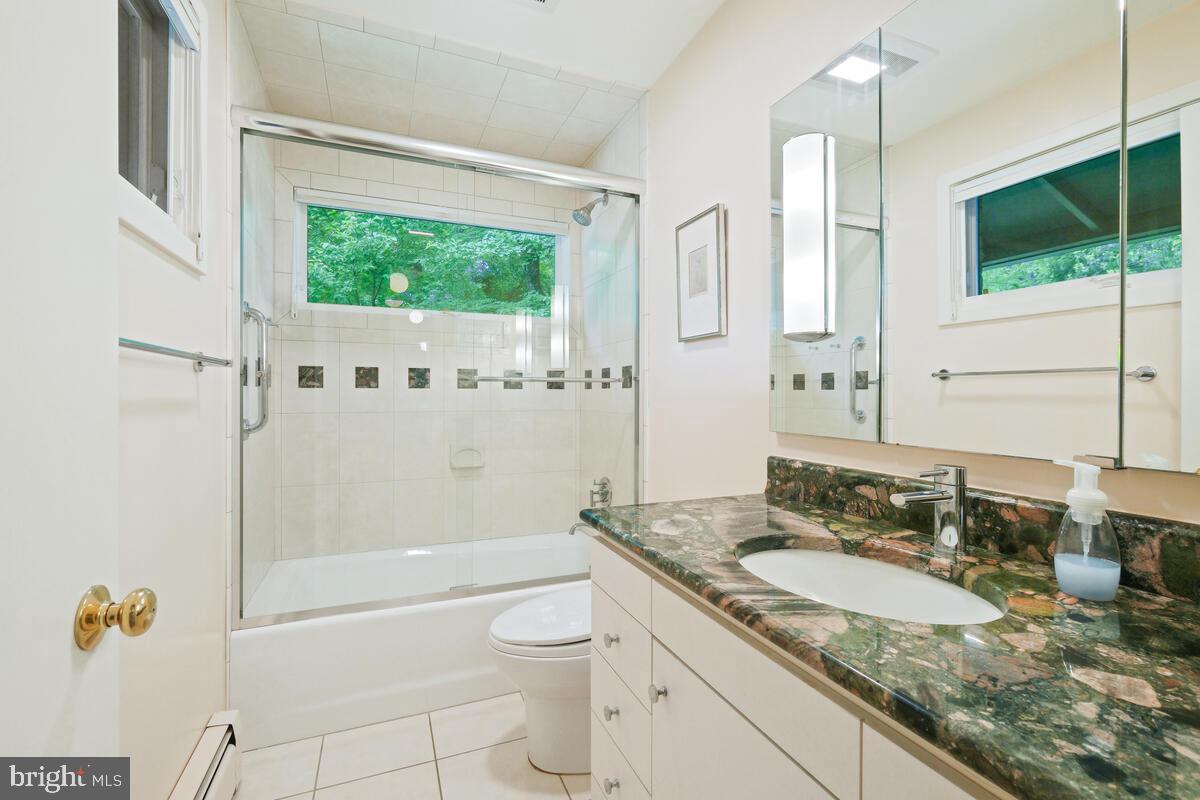 6132 Roseland Dr