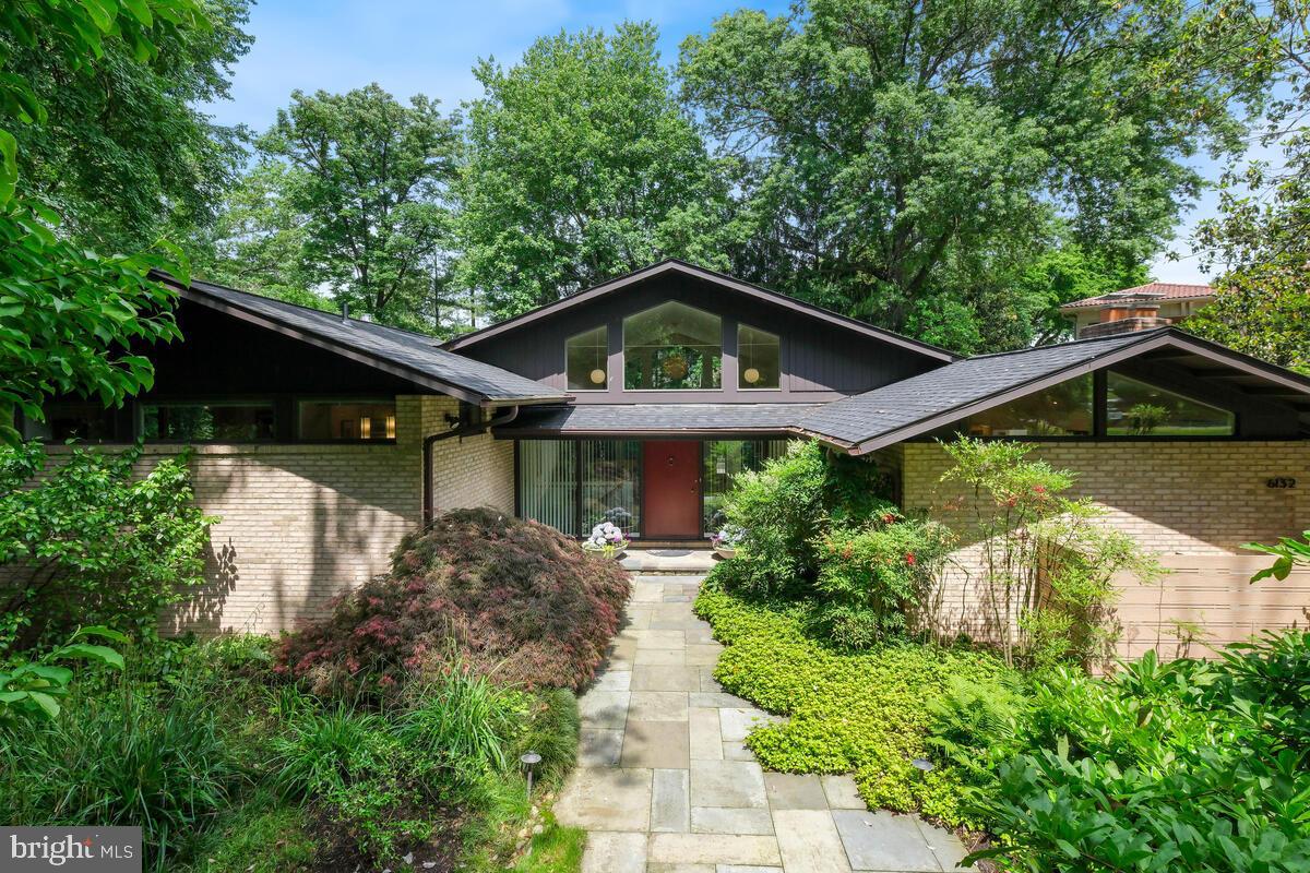 6132 Roseland Dr