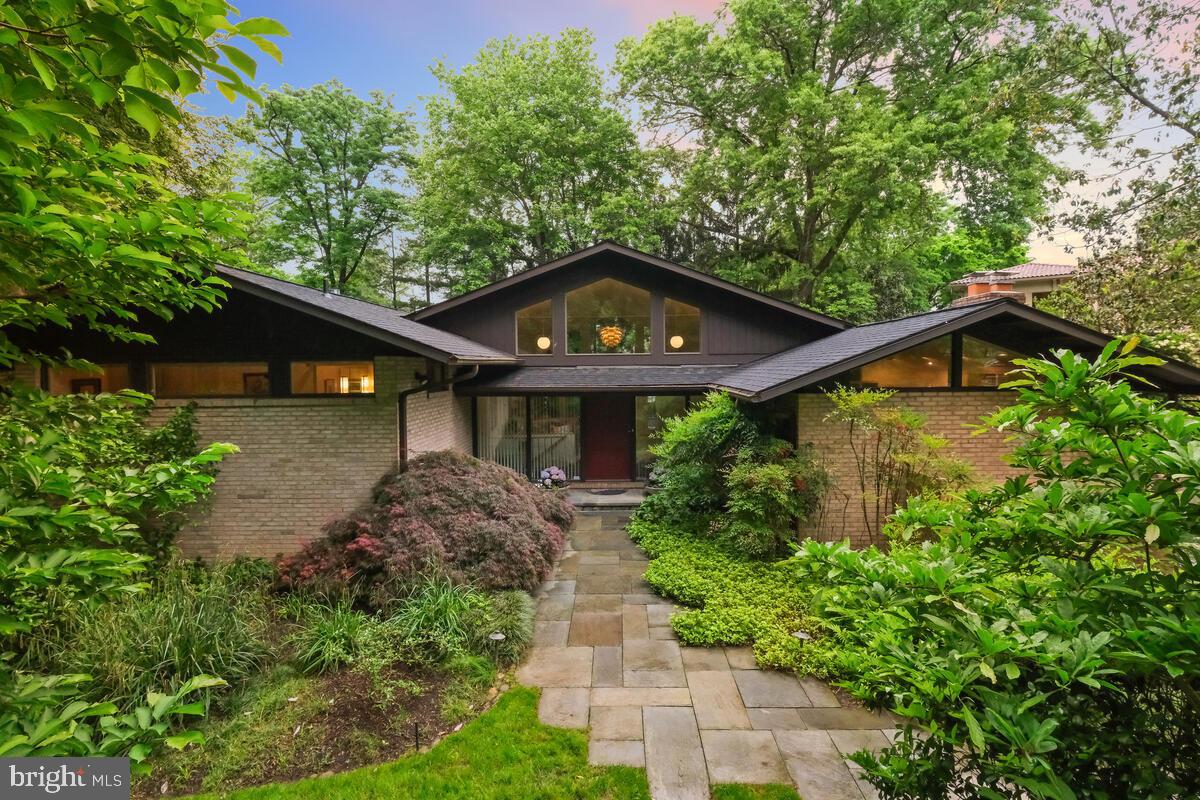 6132 Roseland Dr