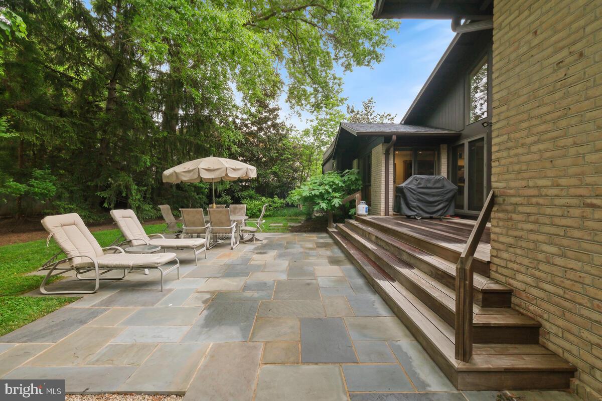 6132 Roseland Dr