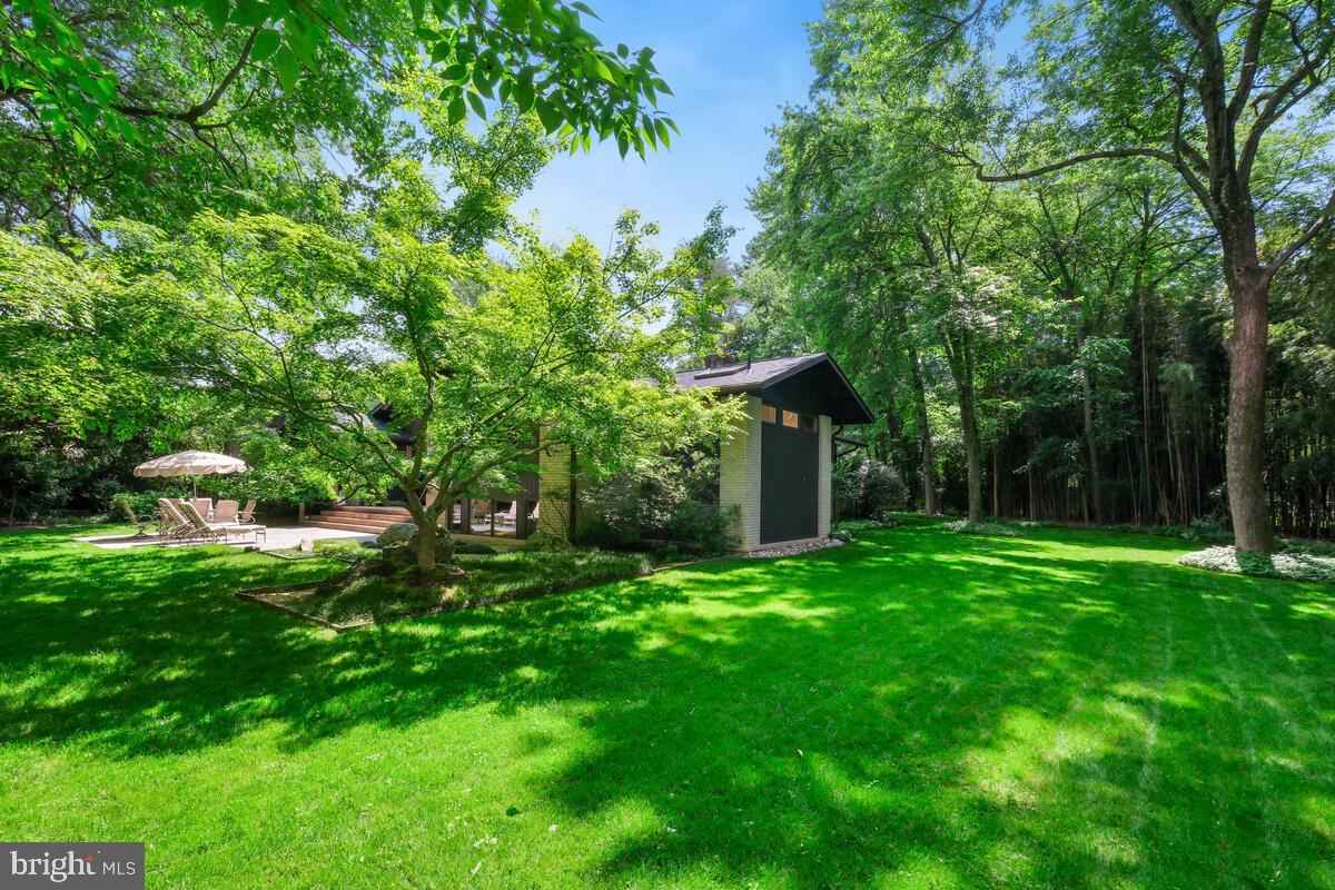 6132 Roseland Dr