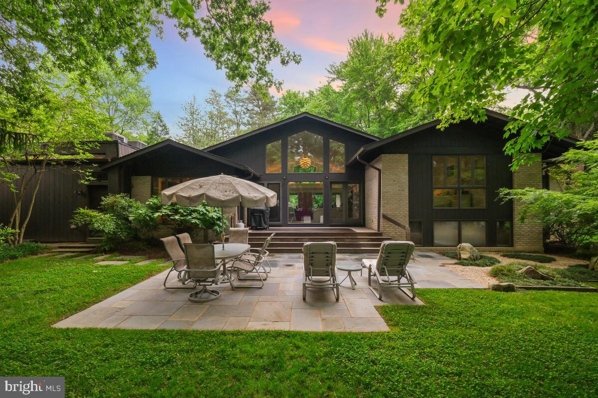6132 Roseland Dr
