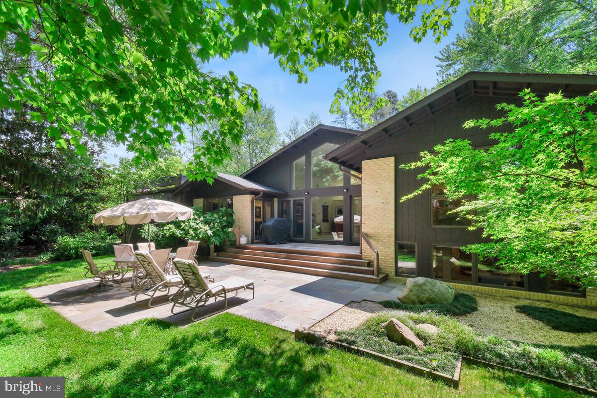 6132 Roseland Dr
