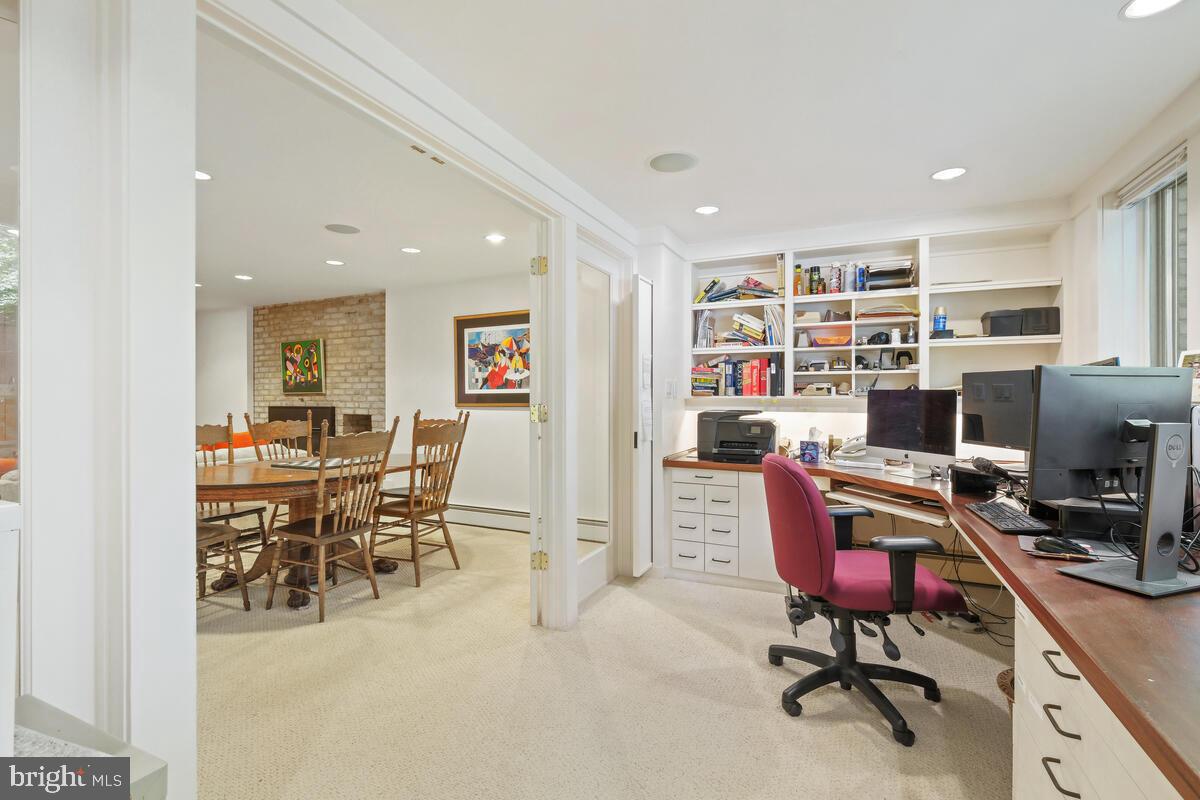 6132 Roseland Dr