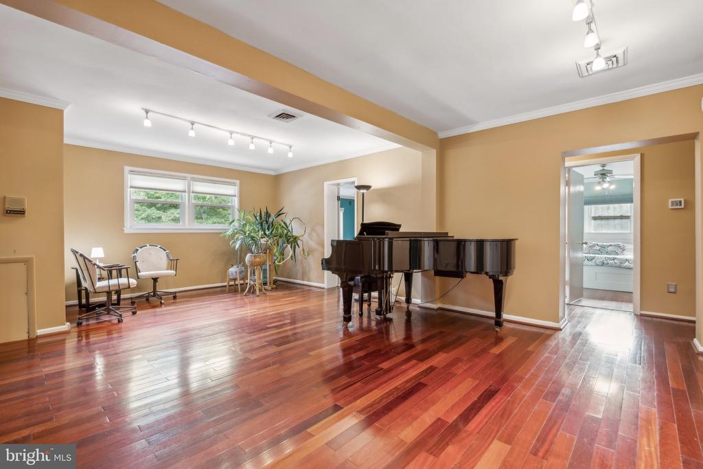 1801 Sherwood Rd