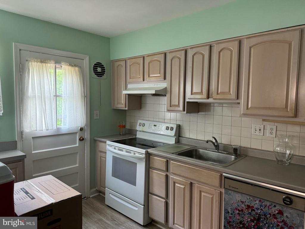 605 Elm Ave