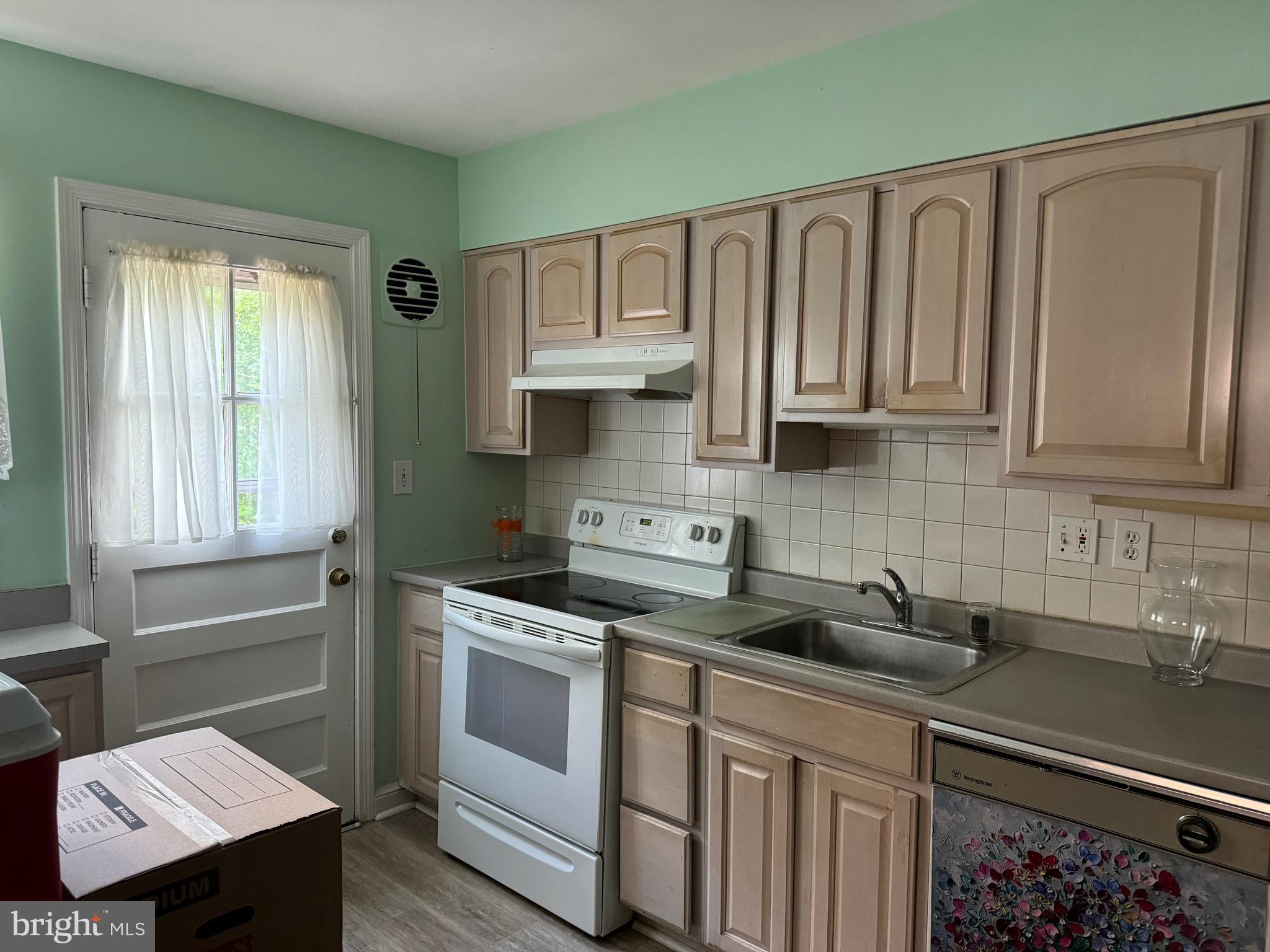 605 Elm Ave
