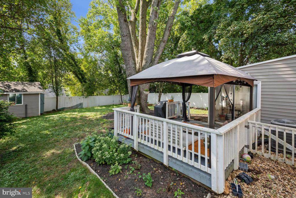 5722 Denfield Rd