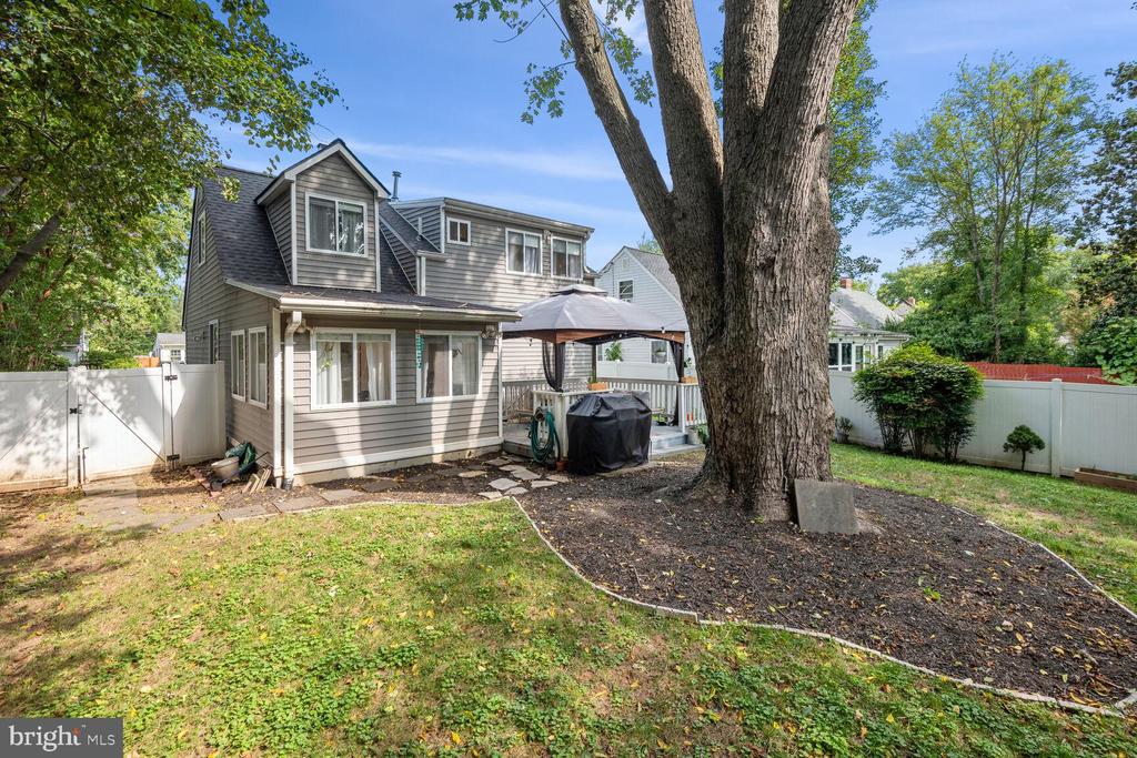 5722 Denfield Rd