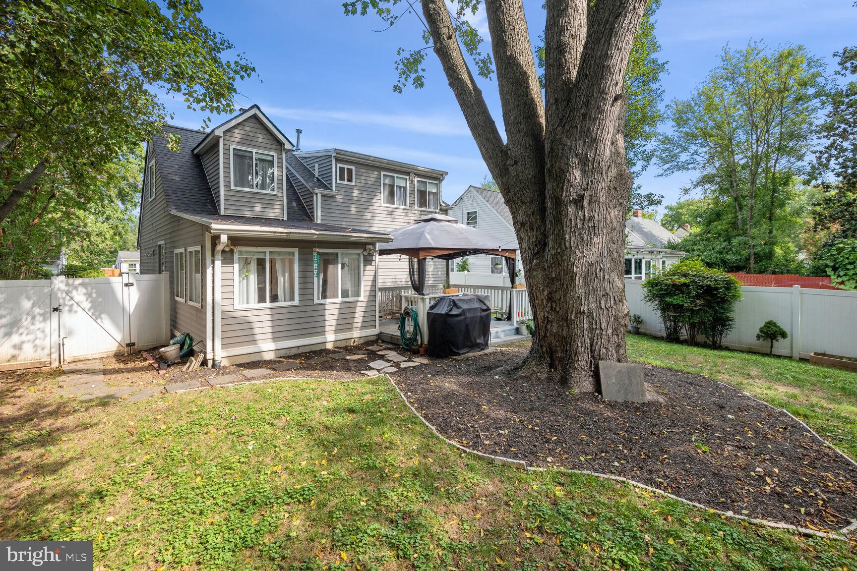 5722 Denfield Rd