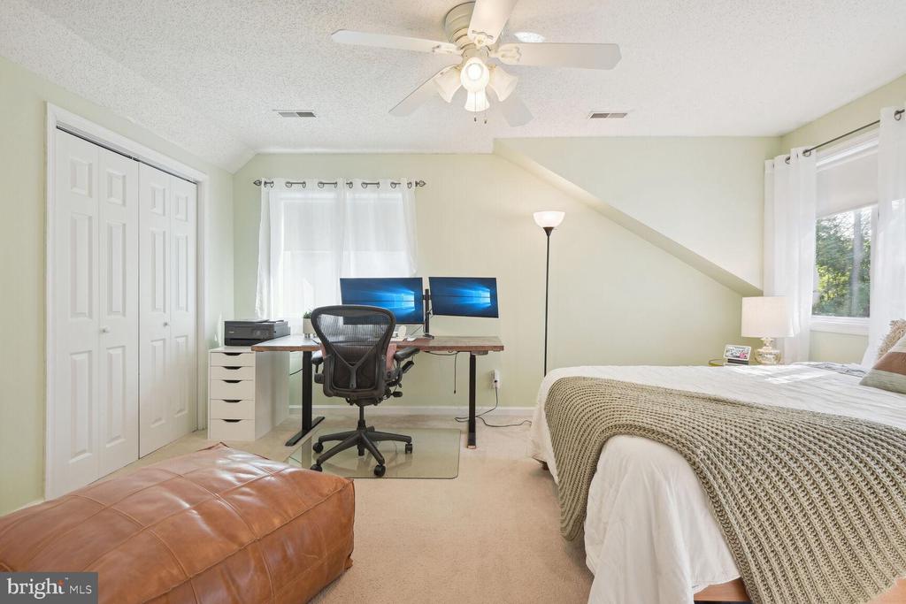 5722 Denfield Rd