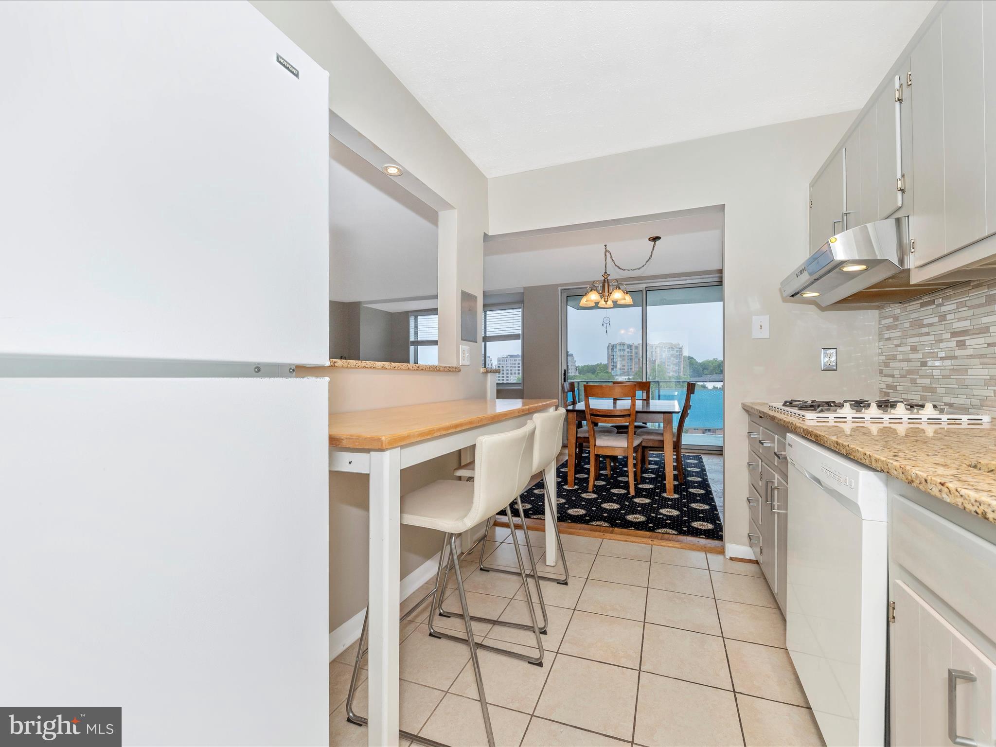 10401 Grosvenor Pl #916