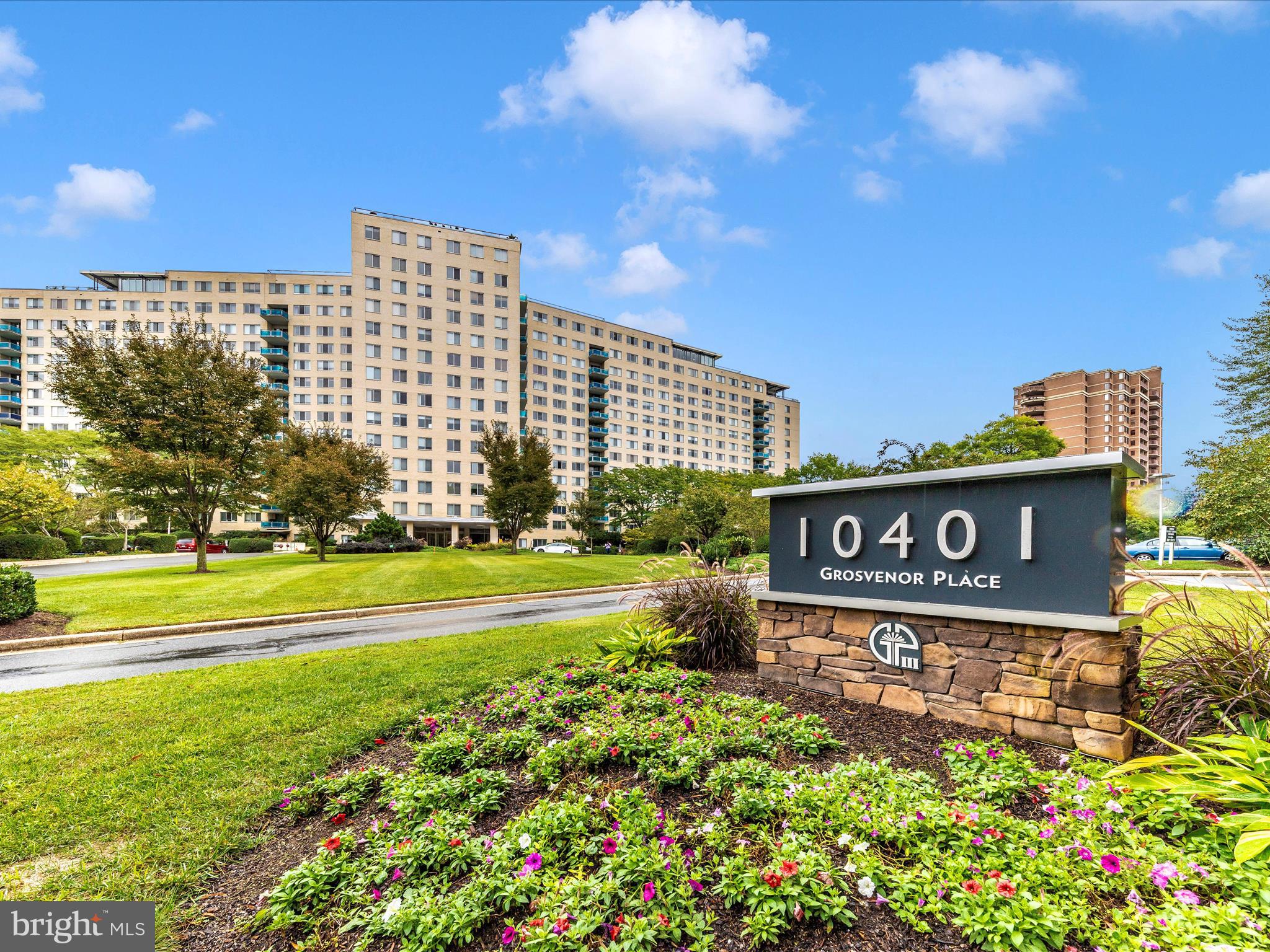 10401 Grosvenor Pl #916