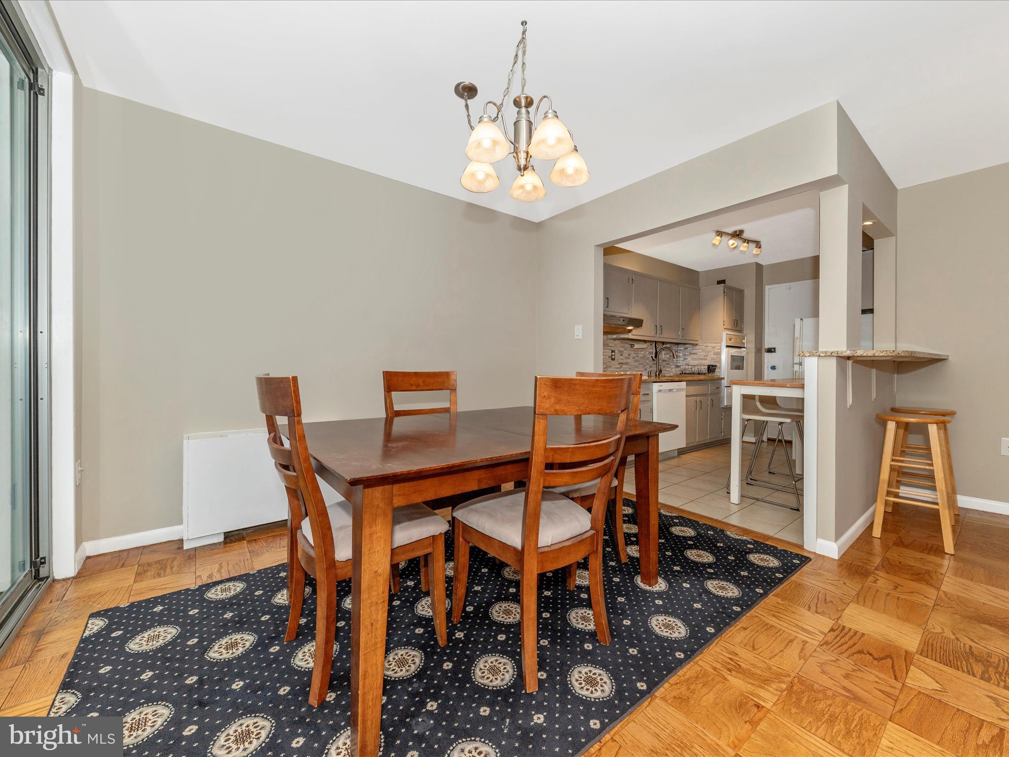 10401 Grosvenor Pl #916