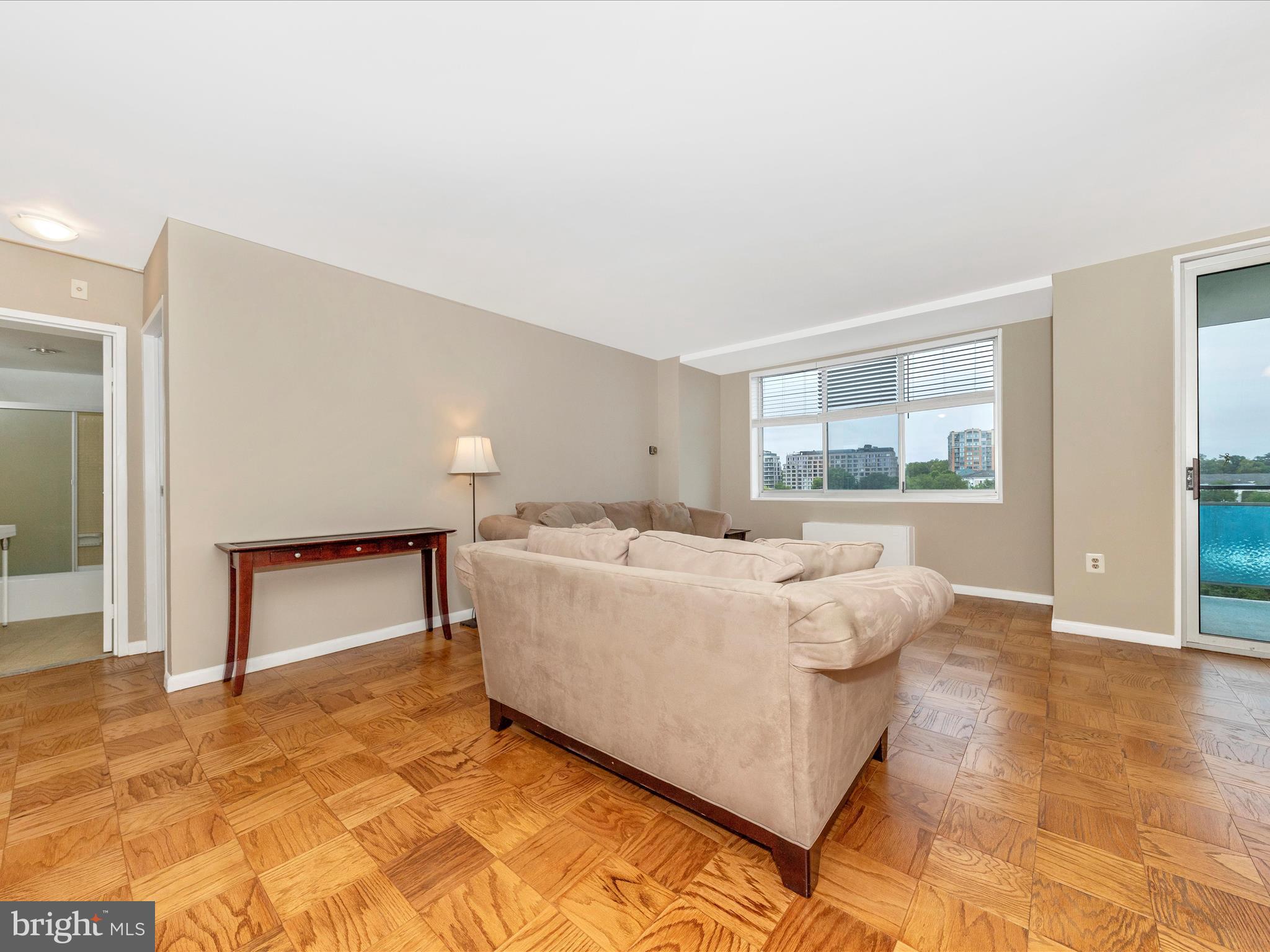 10401 Grosvenor Pl #916